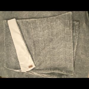 UGG comforter set. full / queen light gray Koolaburra faux fur ..so soft!